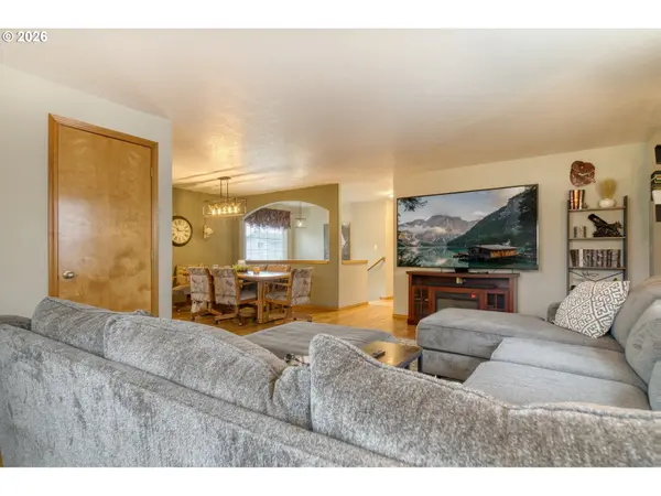 435 S 8TH ST, St Helens, OR 97051