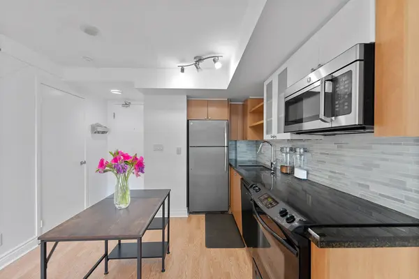 600 Fleet ST #831, Toronto C01, ON M5V 1B7