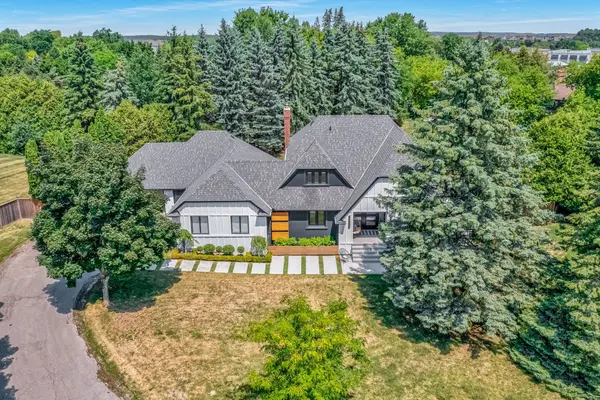 17 Chamberlain CT, King, ON L0G 1N0