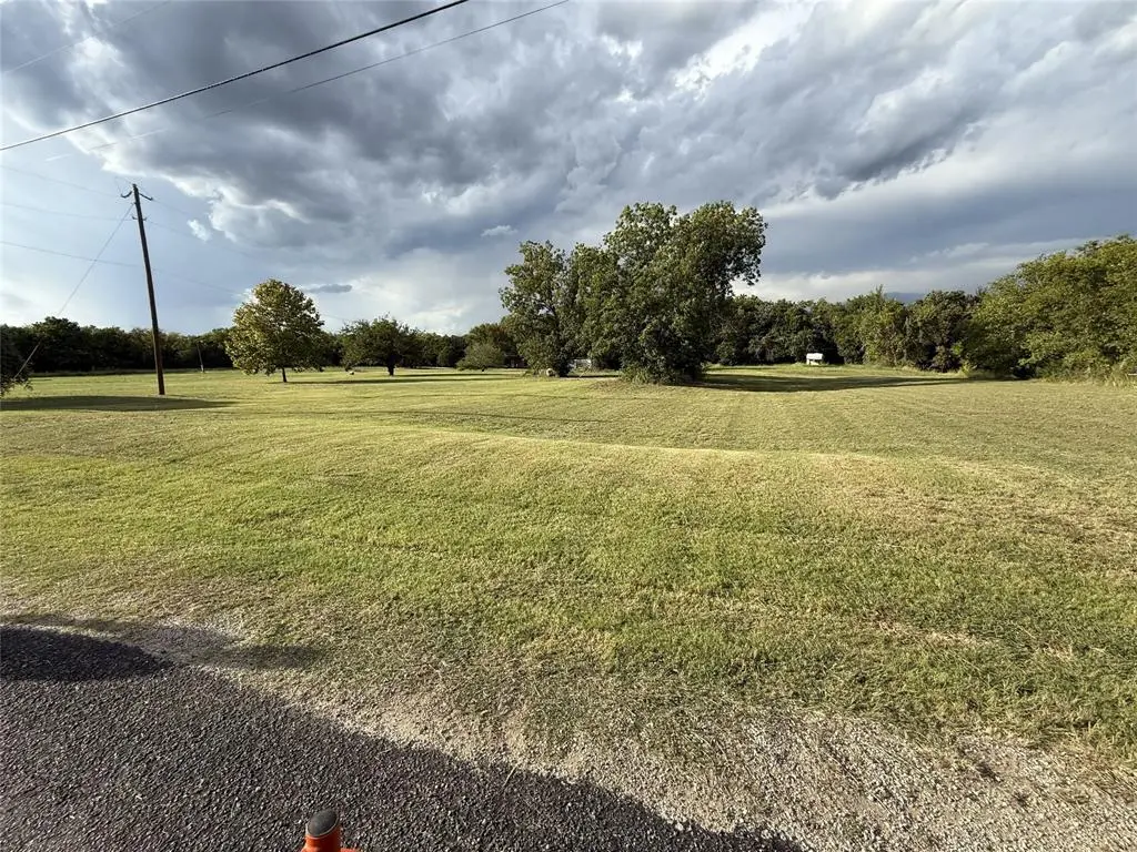 124 W Cherry Drive, Azle, TX 76020