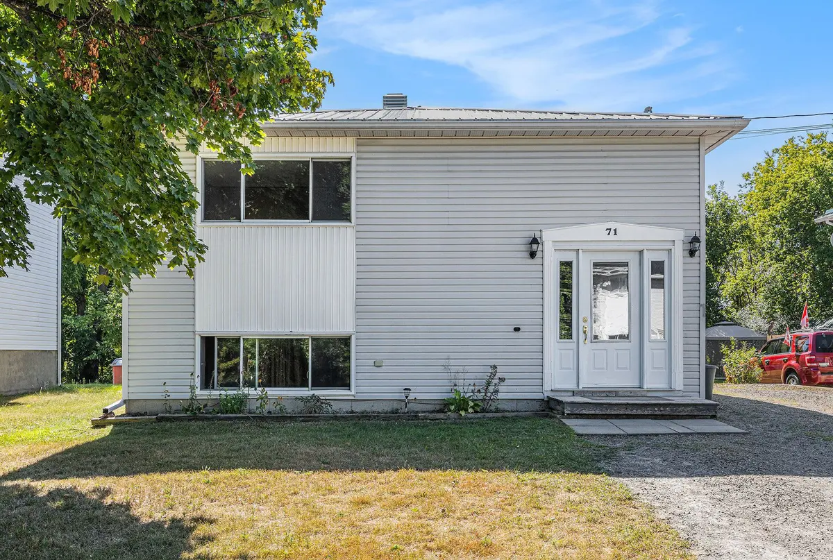 71 Stephen ST, Smiths Falls, ON K7A 1K7