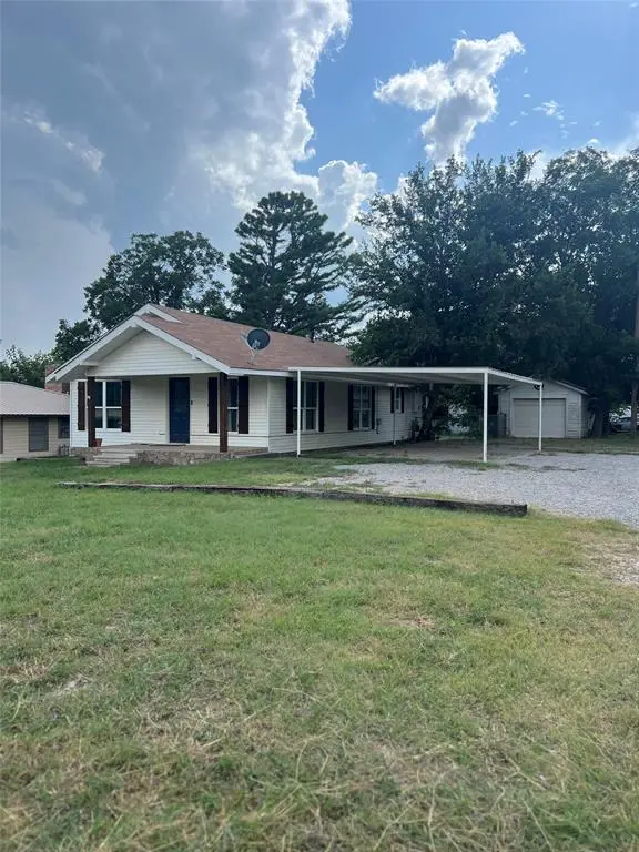 202 S 7th Street, Jacksboro, TX 76458