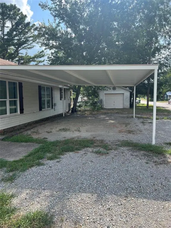 202 S 7th Street, Jacksboro, TX 76458