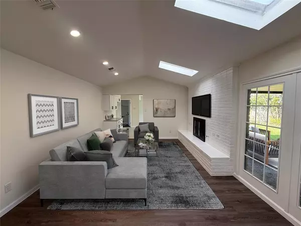 Fort Worth, TX 76109,4348 Selkirk Drive W