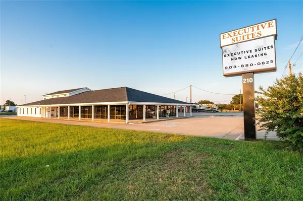 210 W Main Street #4, Gun Barrel City, TX 75156