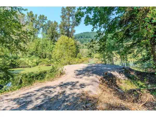 2 E Brightwood Loop RD, Brightwood, OR 97011