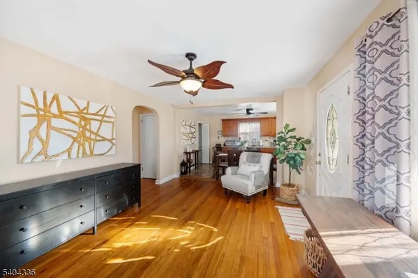 38 Pallant Ave, Linden City, NJ 07036