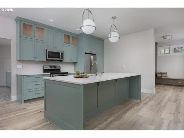 105 W BAY POINT RD, Gleneden Beach, OR 97388