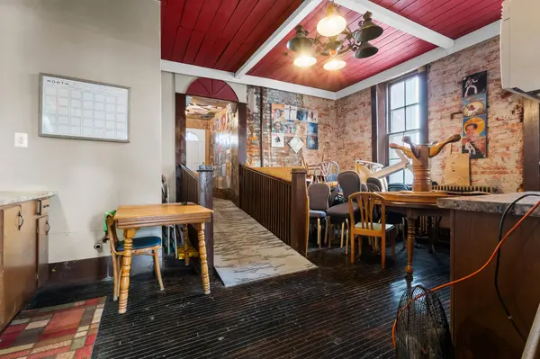 105 N Broadway ST, Cassopolis Vllg, MI 49031