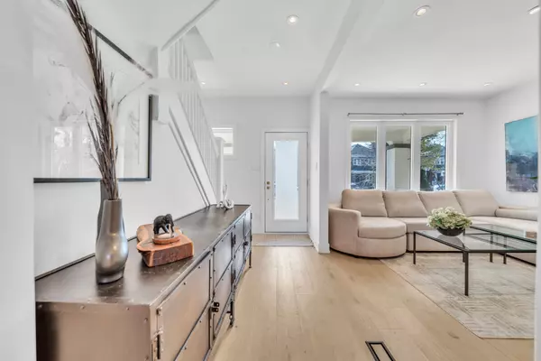 Toronto C04, ON M5M 1M4,70 Cranbrooke AVE