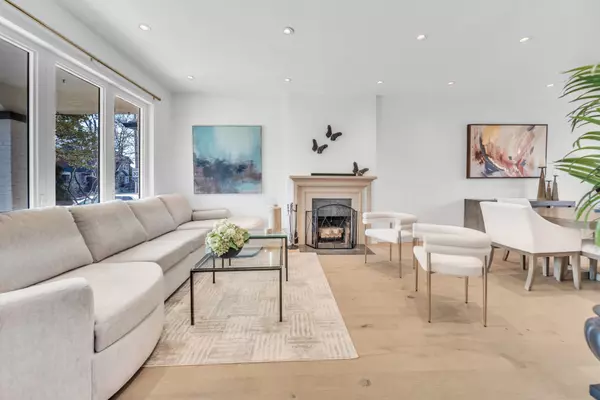 Toronto C04, ON M5M 1M4,70 Cranbrooke AVE