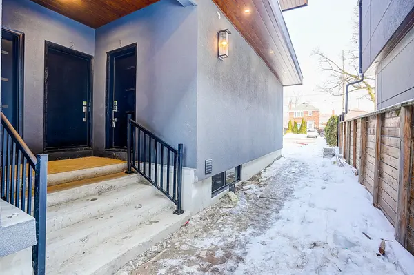 1146 Broadview AVE #1, Toronto E03, ON M4K 2S5