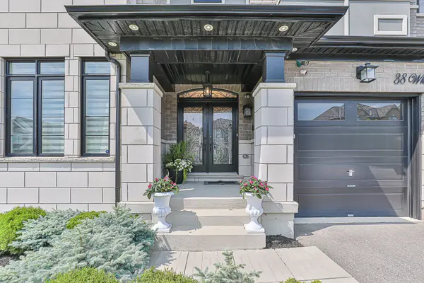 38 Whitebirch LN, East Gwillimbury, ON L9N 0P7