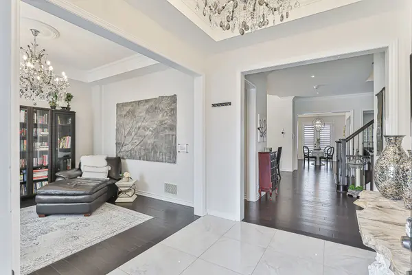 38 Whitebirch LN, East Gwillimbury, ON L9N 0P7