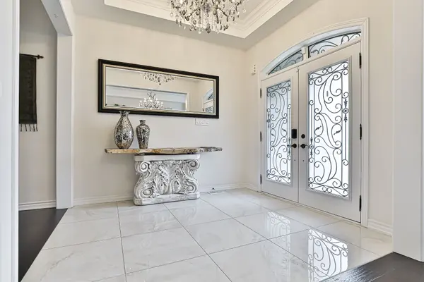 38 Whitebirch LN, East Gwillimbury, ON L9N 0P7