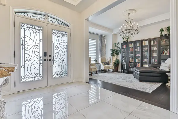 38 Whitebirch LN, East Gwillimbury, ON L9N 0P7