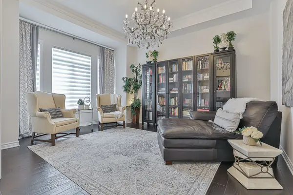 38 Whitebirch LN, East Gwillimbury, ON L9N 0P7