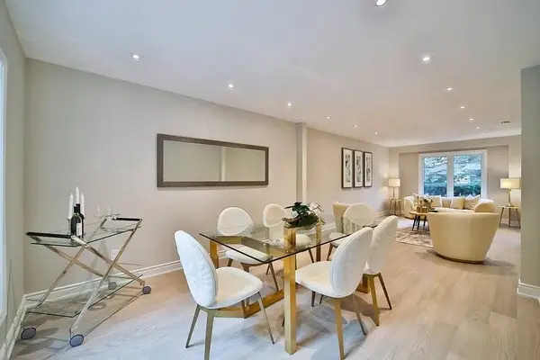 6 Mcclenny DR, Aurora, ON L4G 5P9