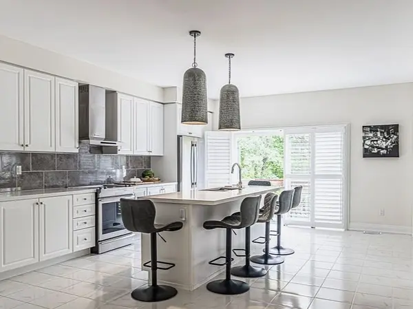 37 Muirfield DR, Barrie, ON L4N 5S4