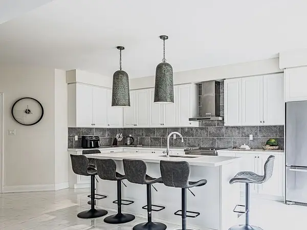 37 Muirfield DR, Barrie, ON L4N 5S4