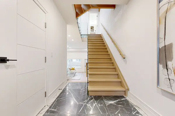 2639R Dundas ST W #2, Toronto W02, ON M6P 1X9