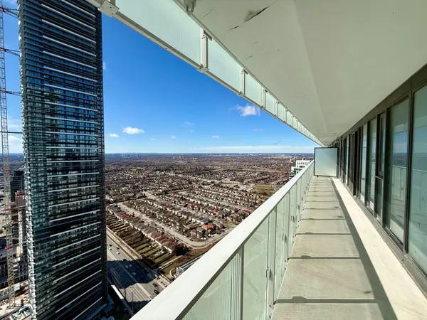 3900 Confederation Pkwy #3905, Mississauga, ON L5B 0M3