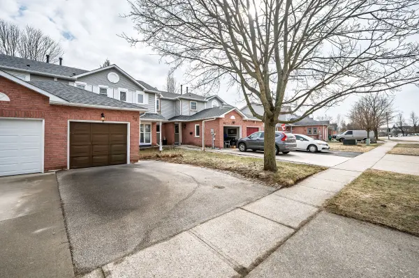 33 Middlemiss CRES N, Cambridge, ON N1T 1R5