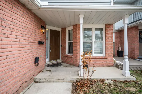 33 Middlemiss CRES N, Cambridge, ON N1T 1R5
