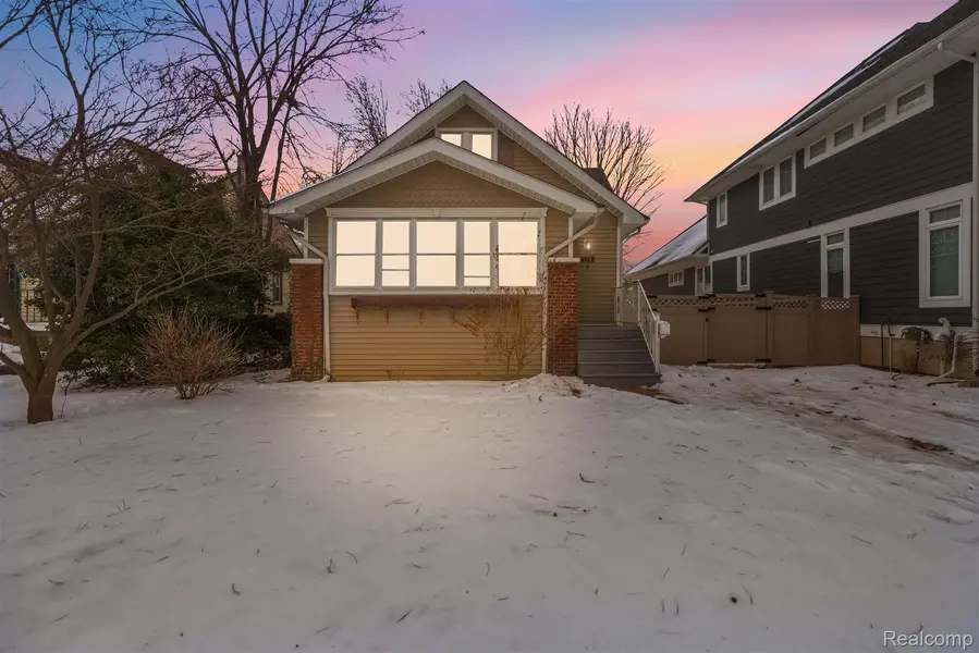 124 E Windemere AVE, Royal Oak, MI 48073