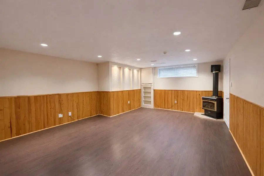 1602 Coram CRES #Lower, Mississauga, ON L4X 1K9