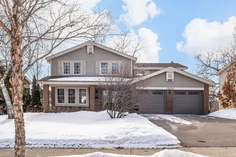 1320 Monmouth DR, Burlington, ON L7P 3J6