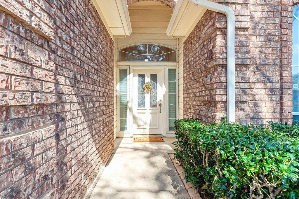 2337 Fox Glenn Circle, Bedford, TX 76021