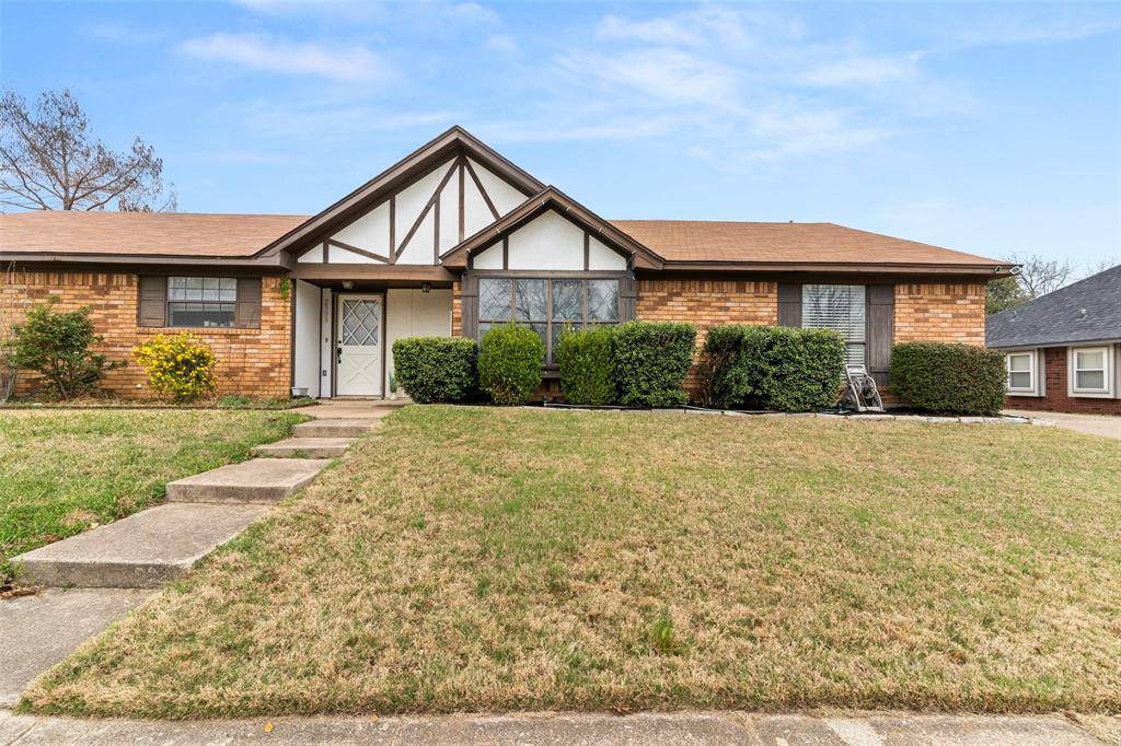 2337 Dalewood Lane, Bedford, TX 76022