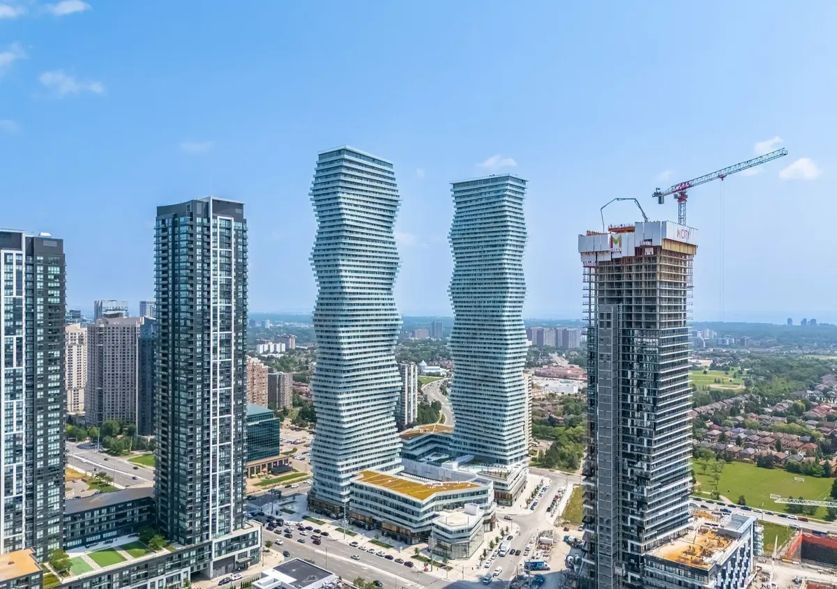 3900 Confederation Pkwy #2711, Mississauga, ON L5B 0M3