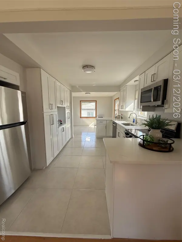 20017 California, St. Clair Shores, MI 48080