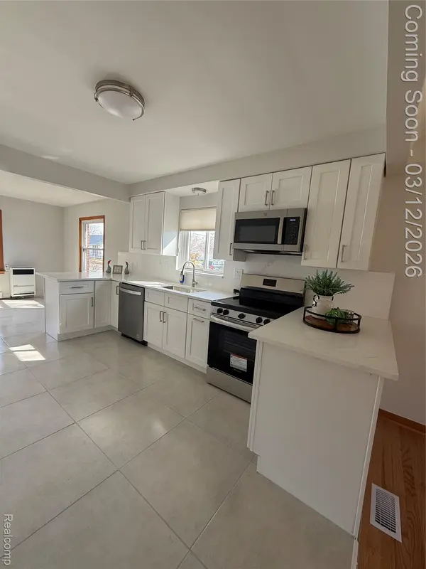 20017 California, St. Clair Shores, MI 48080