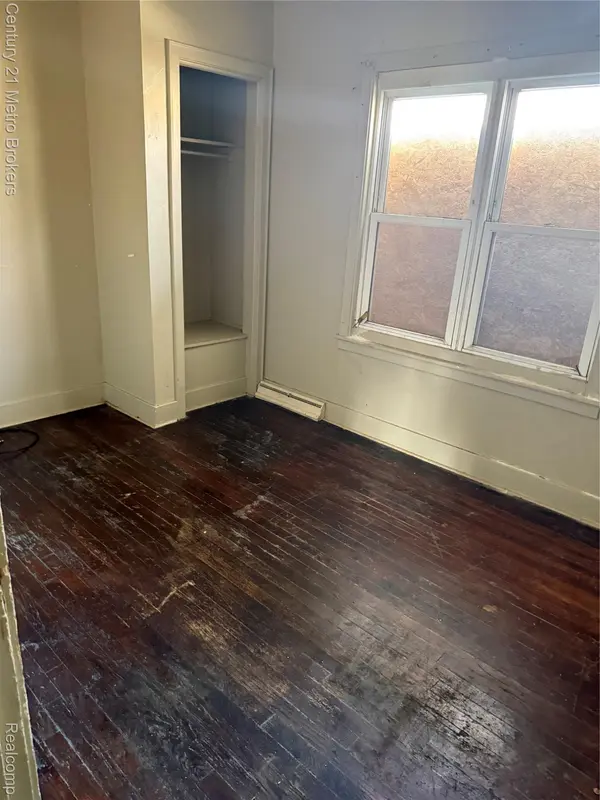 2918 Mackin RD, Flint, MI 48504