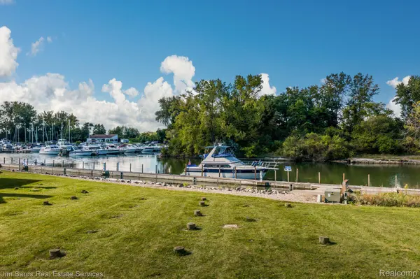 285 Keelson Drive DR, Detroit, MI 48215