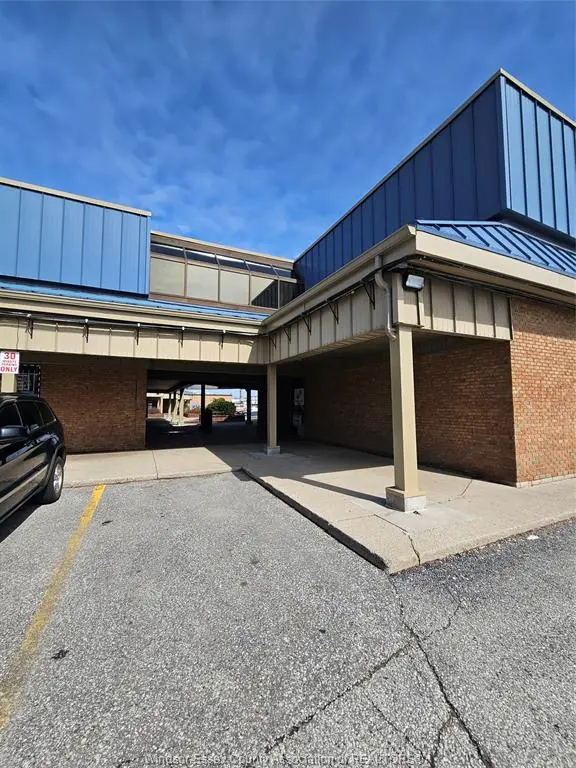 7605 TECUMSEH Road East, Windsor, ON N8T 3H1