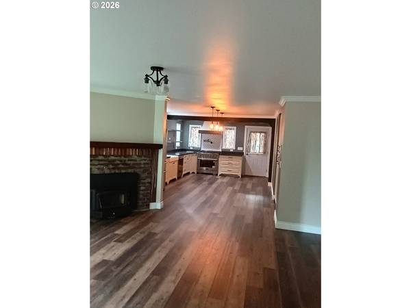 760 W BALLF ST, Roseburg, OR 97471