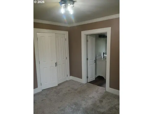 760 W BALLF ST, Roseburg, OR 97471