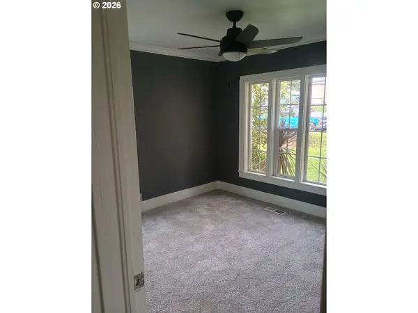 760 W BALLF ST, Roseburg, OR 97471