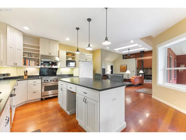 180 TRINITY DR, Castle Rock, WA 98611