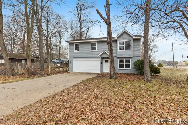 952 Woodside DR, Holland Twp, MI 49424