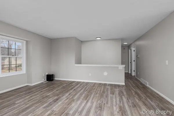 952 Woodside DR, Holland Twp, MI 49424