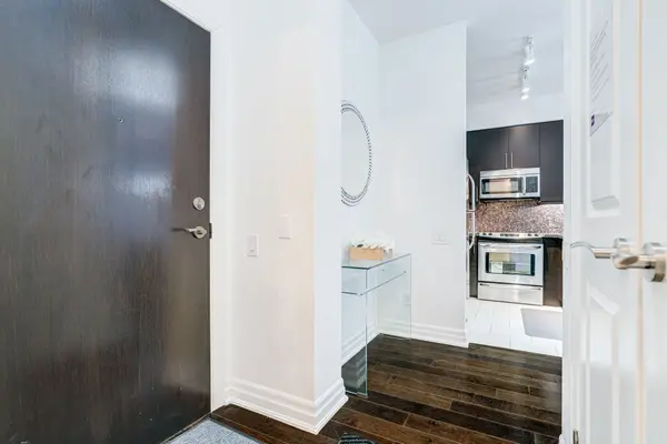 17 Ruddington DR #101, Toronto C15, ON M2K 0A8