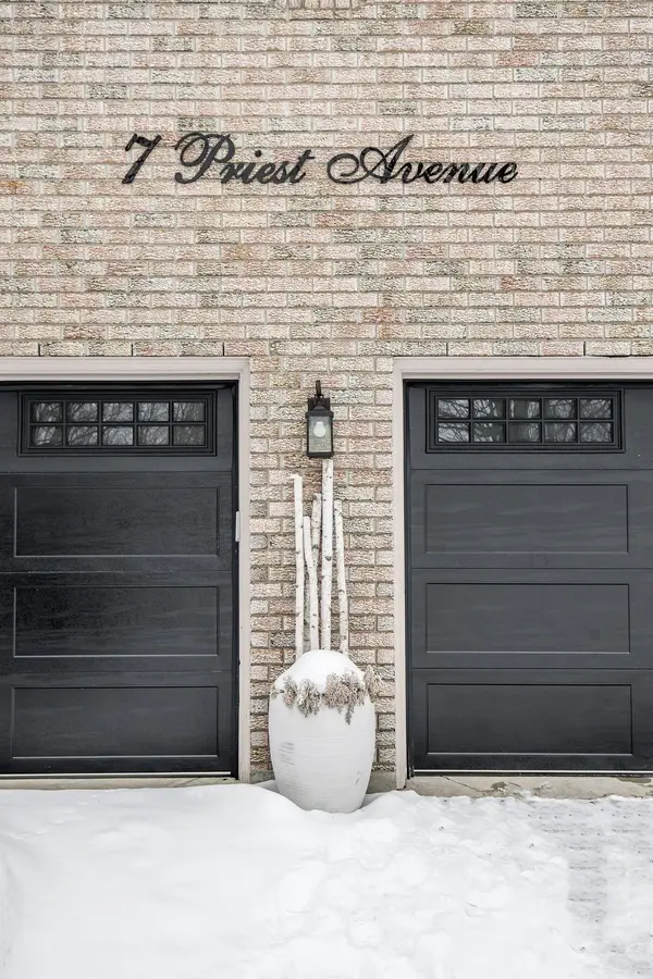 7 Priest AVE, Springwater, ON L9X 0G9