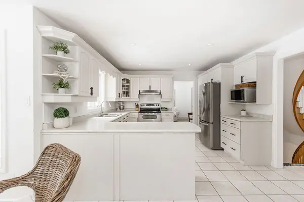 7 Priest AVE, Springwater, ON L9X 0G9