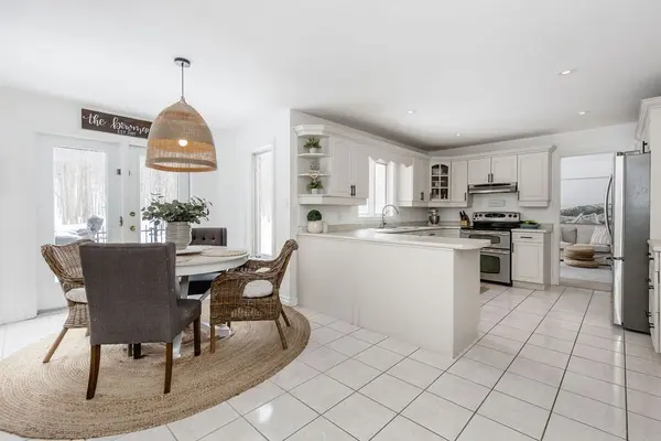 7 Priest AVE, Springwater, ON L9X 0G9