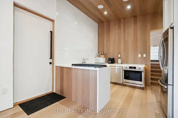 12 Schooner LN, Tay, ON L0K 2C0